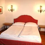 Gastehaus Schloss Bernau *