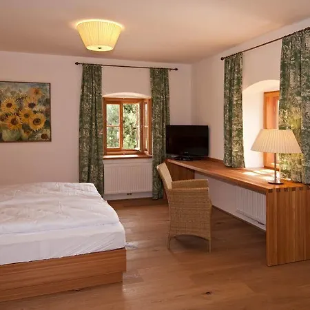 Gasthuis Gastehaus Schloss Bernau