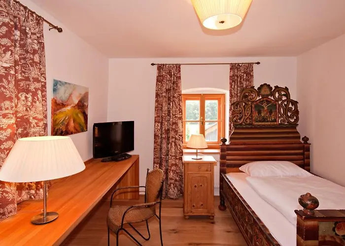 Gästehaus Schloss Bernau Fischlham