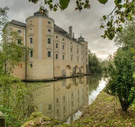 ゲストハウス Gastehaus Schloss Bernau Fischlham