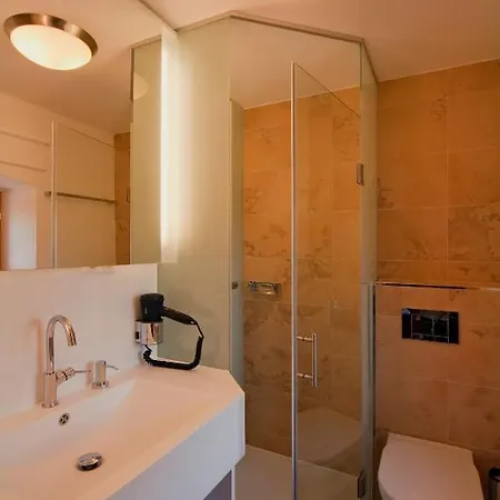 Gastehaus Schloss Bernau *