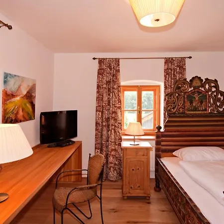 Gastehaus Schloss Bernau Fischlham